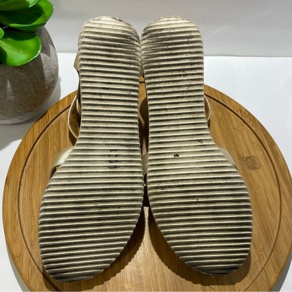 Adrienne Vittadini Cortz Gold Platform Sandal Women’s 10 Chunky‎ Metallic Wedge - Picture 9 of 9